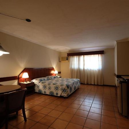 Puerto Quijarro  El Pantanal Hotel & Resort מראה חיצוני תמונה