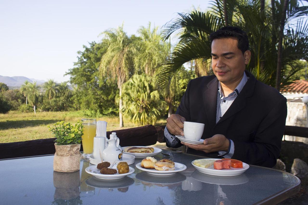 Puerto Quijarro  El Pantanal Hotel & Resort מראה חיצוני תמונה