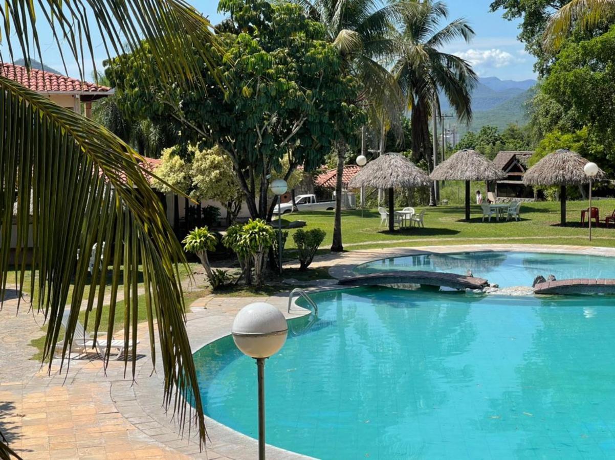 Puerto Quijarro  El Pantanal Hotel & Resort מראה חיצוני תמונה